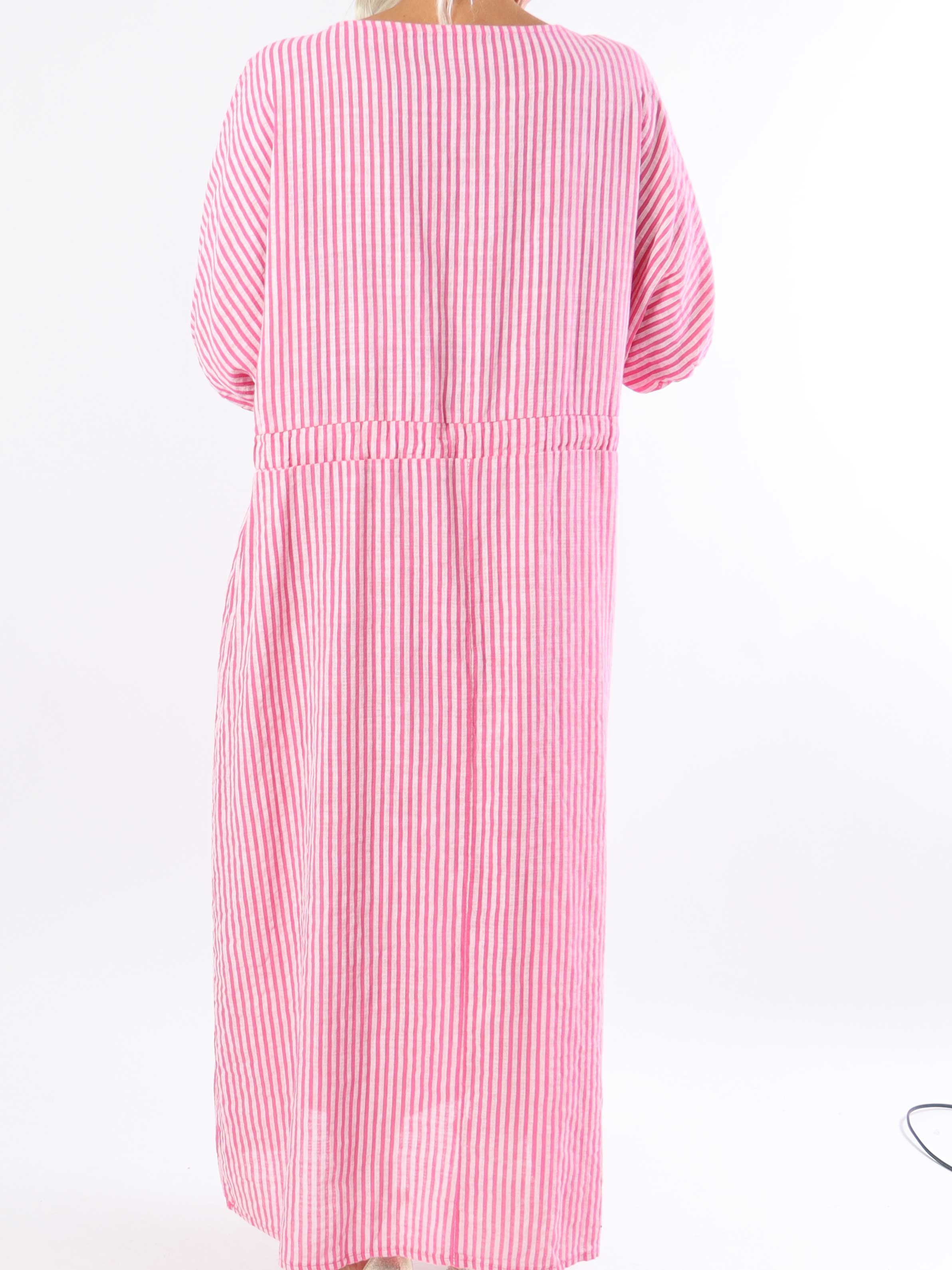 Ellie - Lang plus size kjole med striber og bindebånd